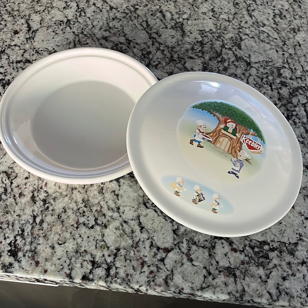 Vintage Keebler Elves pie dish with lid